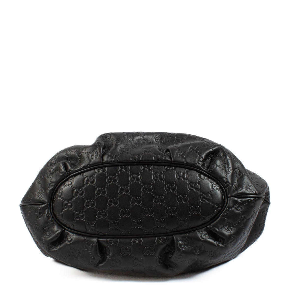Shop safe online at Labellov in Antwerp, Brussels and Knokke this 100% authentic second hand Gucci Black Guccissima Pelham Shoulder Bag. Veilig online tweedehands authentieke Gucci Black Guccissima Pelham handtas kopen bij Labellov.