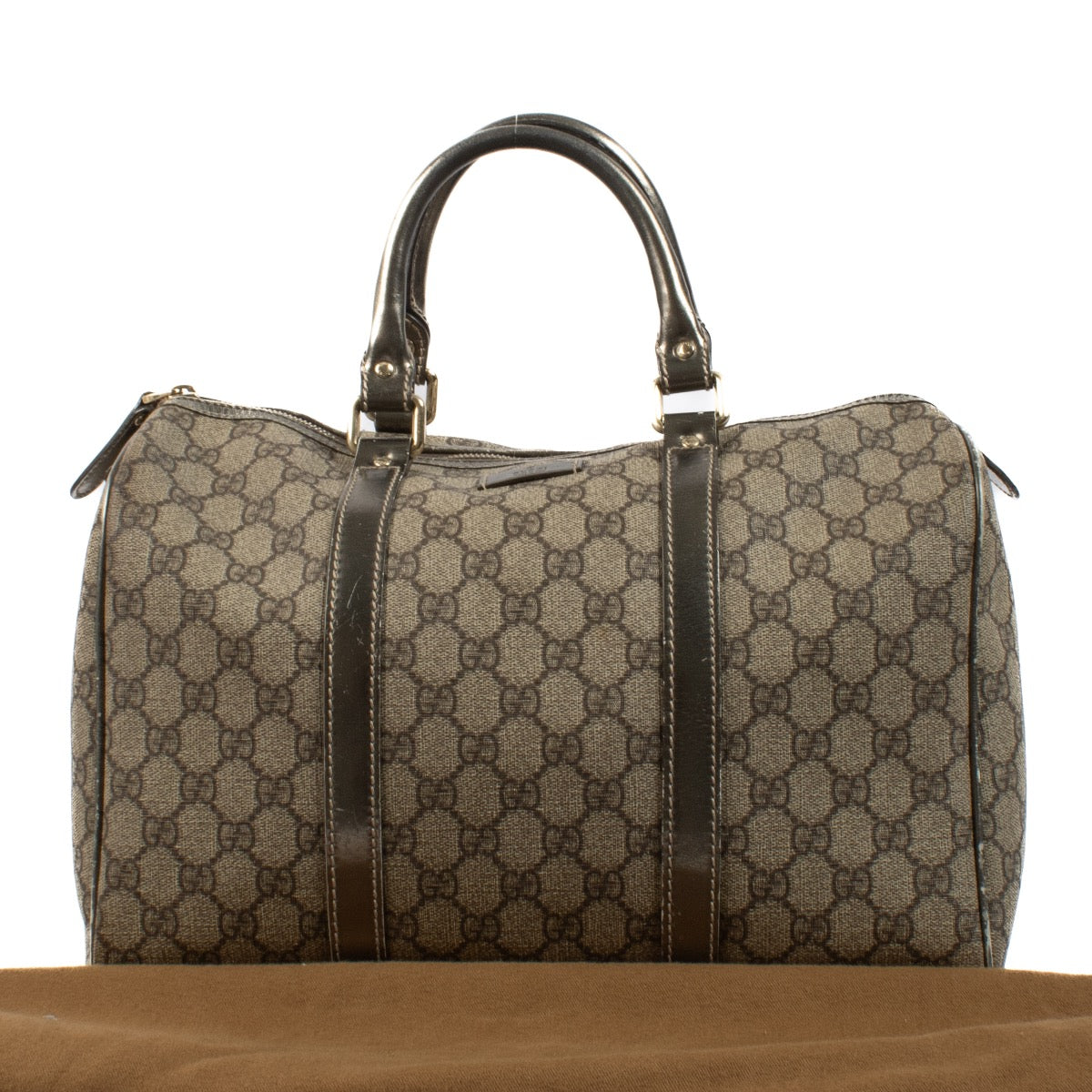 Shop safe online at Labellov in Antwerp, Brussels and Knokke this 100% authentic second hand Gucci Silver GG Monogram Boston Bag. Veiling online tweedehands authentieke Gucci Silver GG Monogram Boston Bag kopen bij Labellov.
