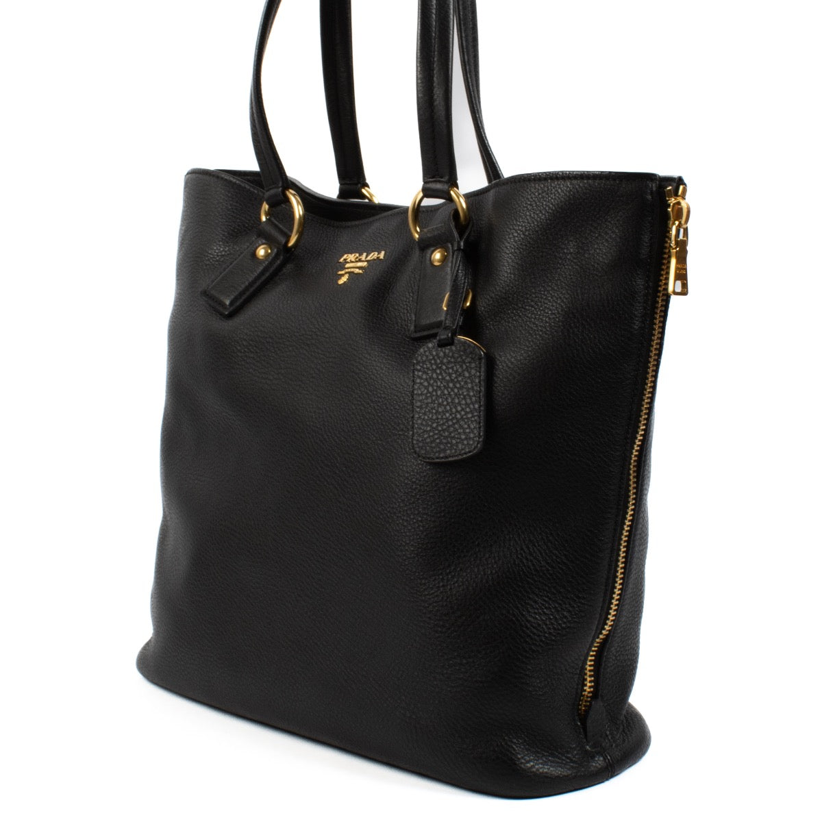 Shop safe online at Labellov in Antwerp, Brussels and Knokke this 100% authentic second hand Prada Black Leather Shopper Shoulder Bag. Veilig online tweedehands Prada Black Leather Shopper Shoulder handtas kopen bij Labellov.