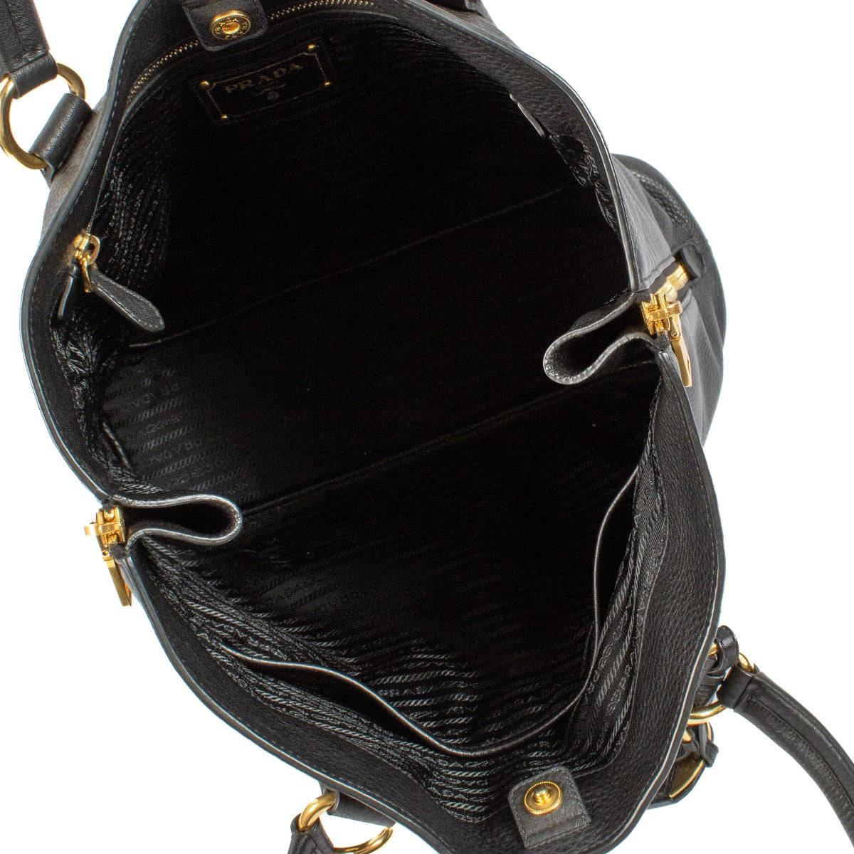Shop safe online at Labellov in Antwerp, Brussels and Knokke this 100% authentic second hand Prada Black Leather Shopper Shoulder Bag. Veilig online tweedehands Prada Black Leather Shopper Shoulder handtas kopen bij Labellov.