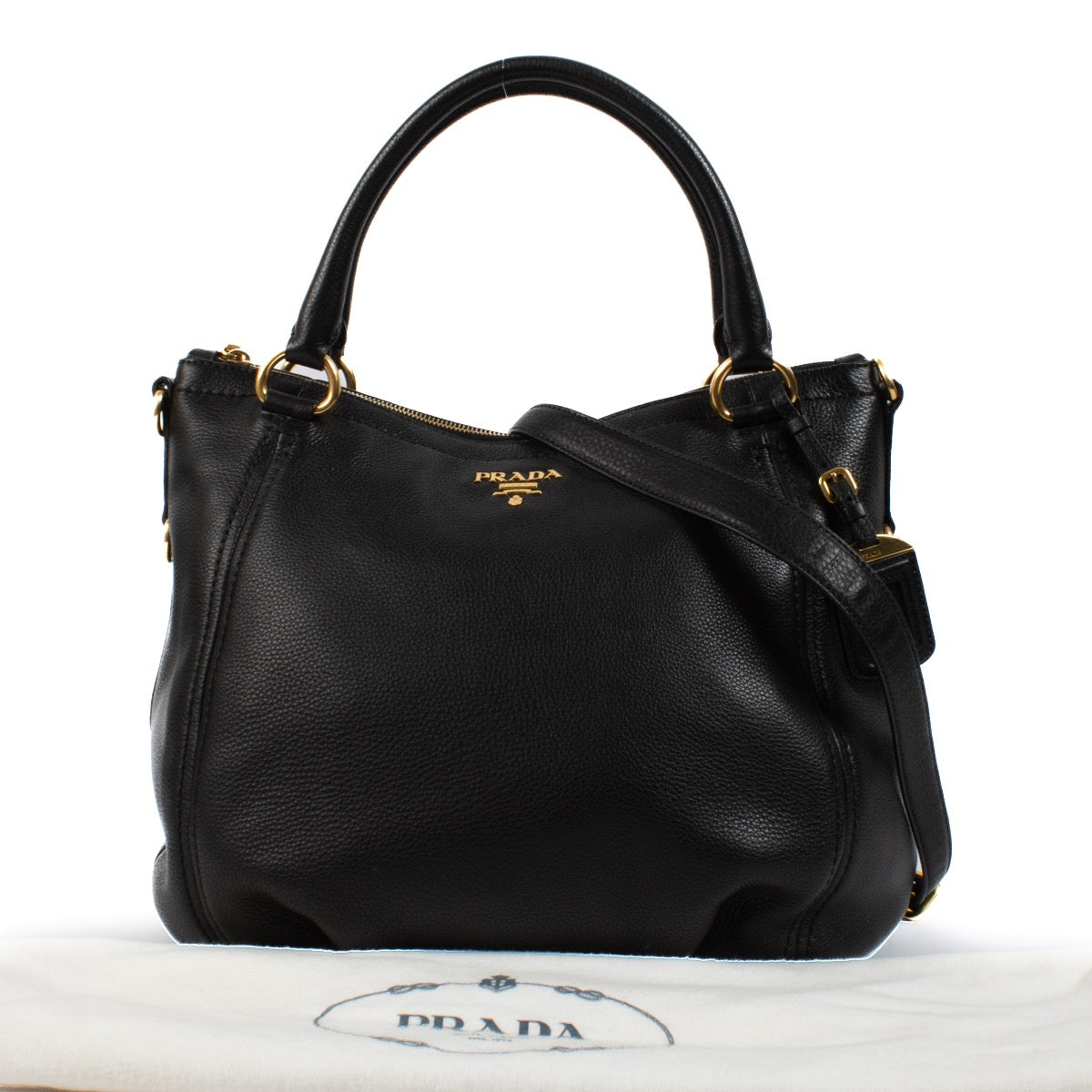Shop safe online at Labellov in Antwerp, Brussel and Knokke this 100% authentic second hand Prada Black Leather Shoulder Bag. Veilig online tweedehands authentieke Prada Black Leather Shoulder handtas kopen bij Labellov.