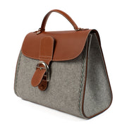 Shop safe online at Labellov in Antwerp, Brussels and Knokke this 100% authentic second hand Delvaux Grey Felt/Siera Calf Brillant GM. Veilig online tweedehands authentieke Delvaux Grey Felt/Siera Calf Brillant GM kopen bij Labellov.