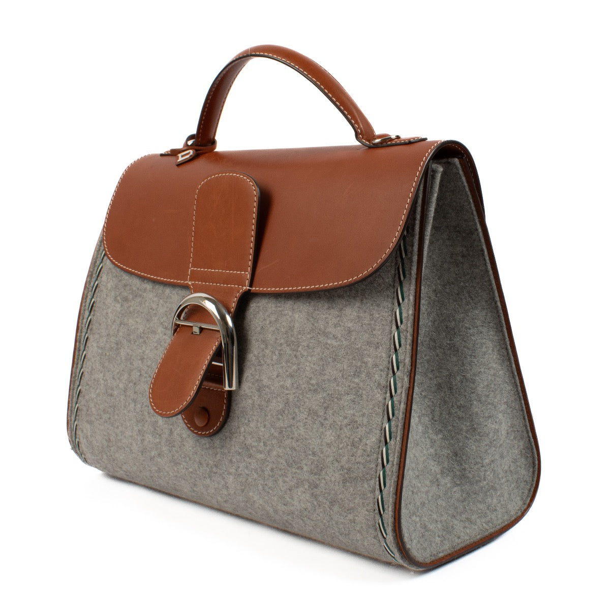 Shop safe online at Labellov in Antwerp, Brussels and Knokke this 100% authentic second hand Delvaux Grey Felt/Siera Calf Brillant GM. Veilig online tweedehands authentieke Delvaux Grey Felt/Siera Calf Brillant GM kopen bij Labellov.