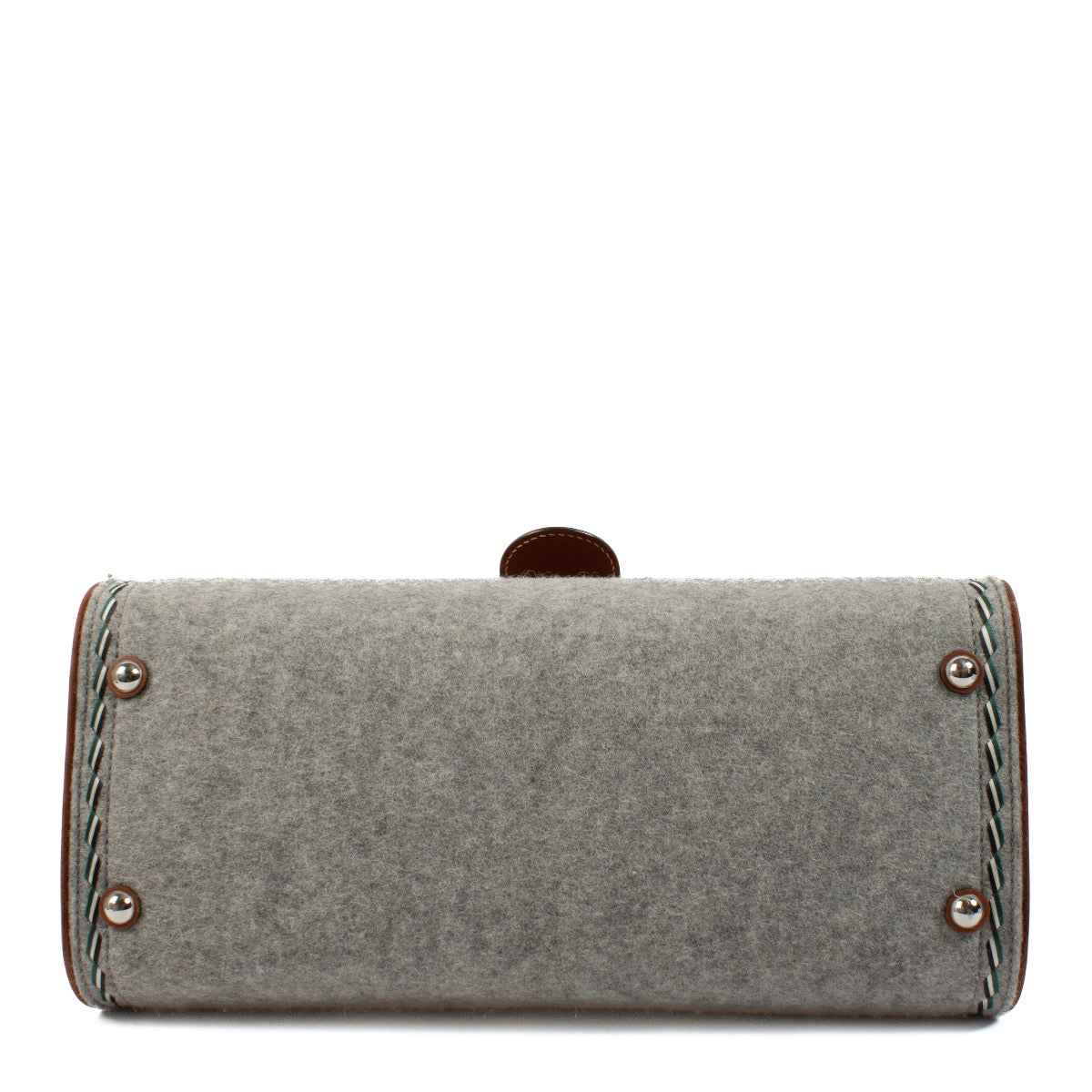 Shop safe online at Labellov in Antwerp, Brussels and Knokke this 100% authentic second hand Delvaux Grey Felt/Siera Calf Brillant GM. Veilig online tweedehands authentieke Delvaux Grey Felt/Siera Calf Brillant GM kopen bij Labellov.