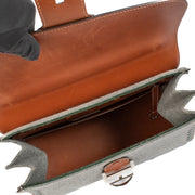 Shop safe online at Labellov in Antwerp, Brussels and Knokke this 100% authentic second hand Delvaux Grey Felt/Siera Calf Brillant GM. Veilig online tweedehands authentieke Delvaux Grey Felt/Siera Calf Brillant GM kopen bij Labellov.
