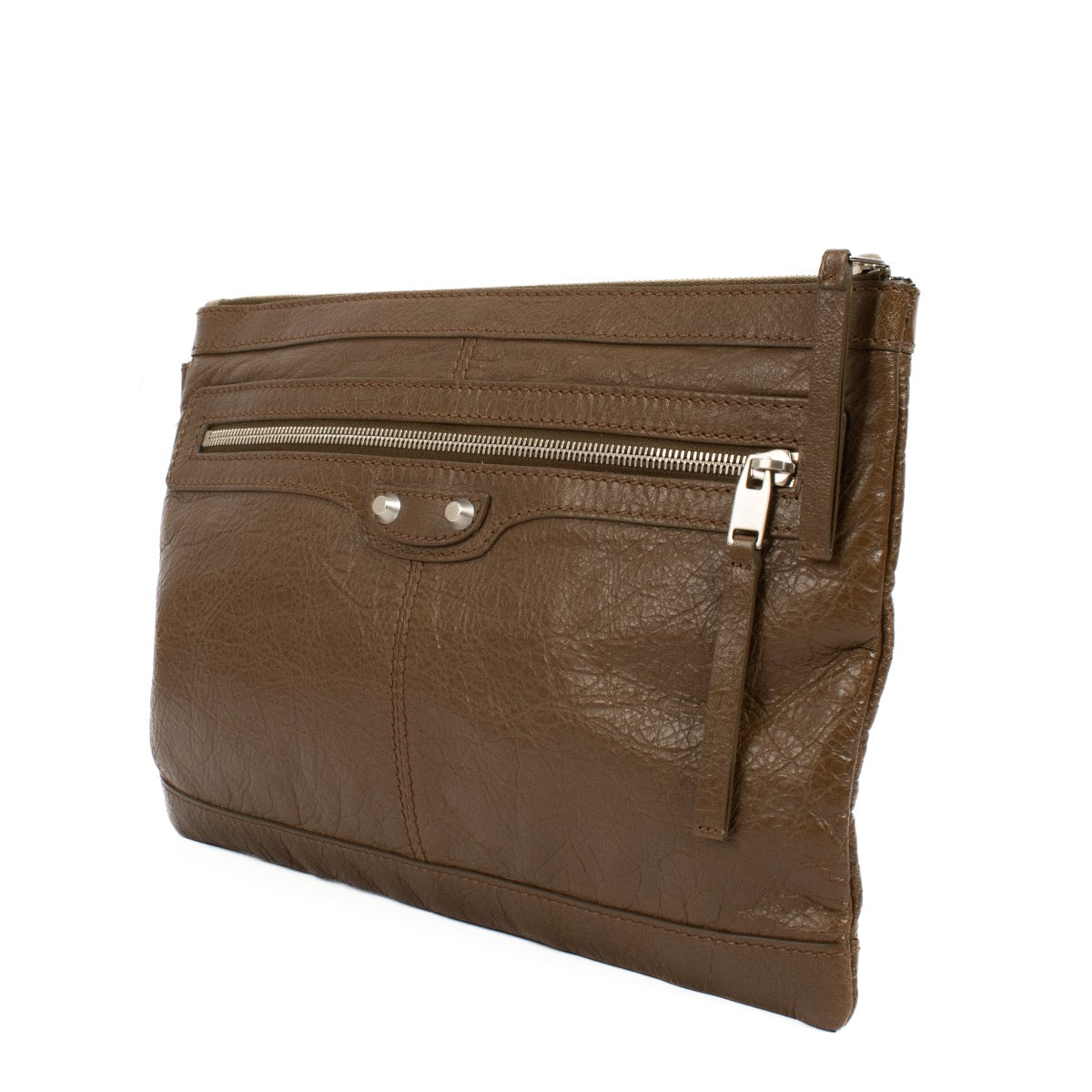 Shop safe online at Labellov in Antwerp, Brussels and Knokke this 100% authentic second hand Balenciaga Brown Arena Clip M Clutch. Veilig online tweedehands authentieke Balenciaga Brown Arena Clip M Clutch kopen bij Labellov.