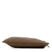 Shop safe online at Labellov in Antwerp, Brussels and Knokke this 100% authentic second hand Balenciaga Brown Arena Clip M Clutch. Veilig online tweedehands authentieke Balenciaga Brown Arena Clip M Clutch kopen bij Labellov.
