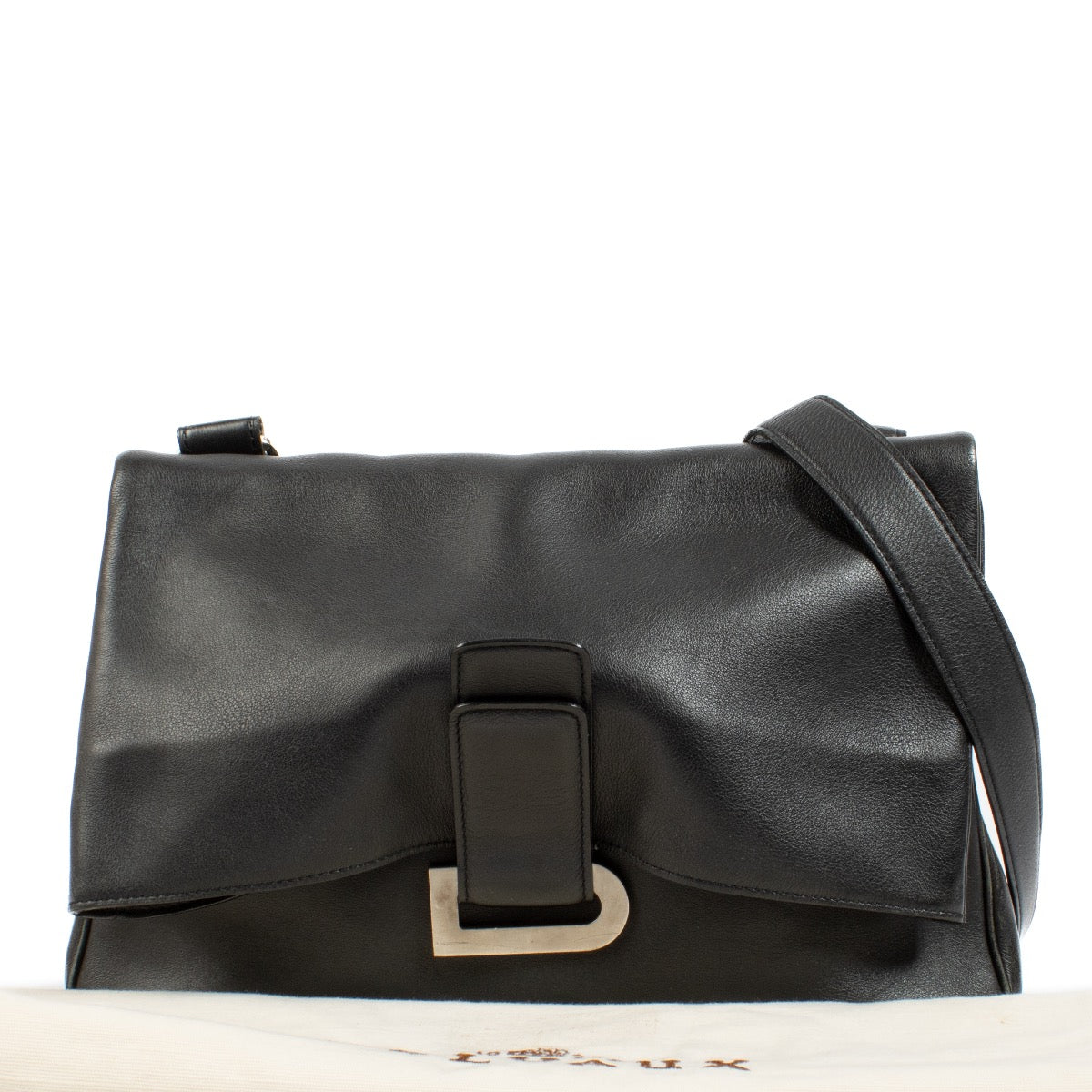 Shop safe online at Labellov in Antwerp, Brussels and Knokke this 100% authentic second hand Delvaux Black Relais Crossbody Bag. Veilig online tweedehands Delvaux Black Relais Crossbody handtas bij Labellov.