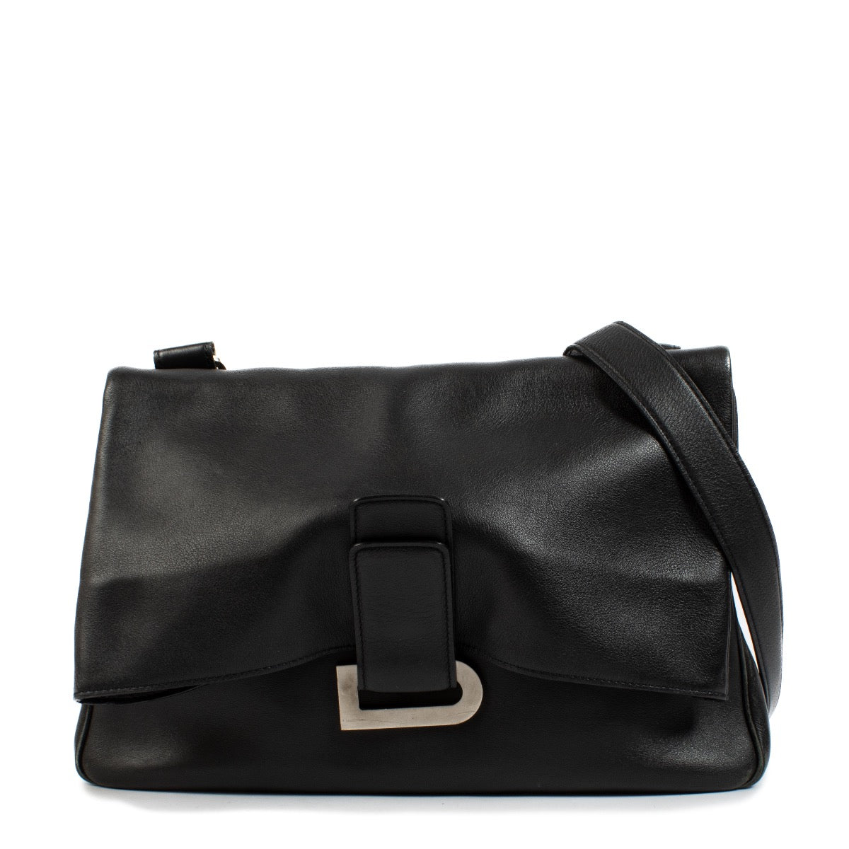 Shop safe online at Labellov in Antwerp, Brussels and Knokke this 100% authentic second hand Delvaux Black Relais Crossbody Bag. Veilig online tweedehands Delvaux Black Relais Crossbody handtas bij Labellov.