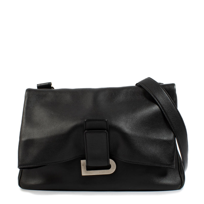 Shop safe online at Labellov in Antwerp, Brussels and Knokke this 100% authentic second hand Delvaux Black Relais Crossbody Bag. Veilig online tweedehands Delvaux Black Relais Crossbody handtas bij Labellov.
