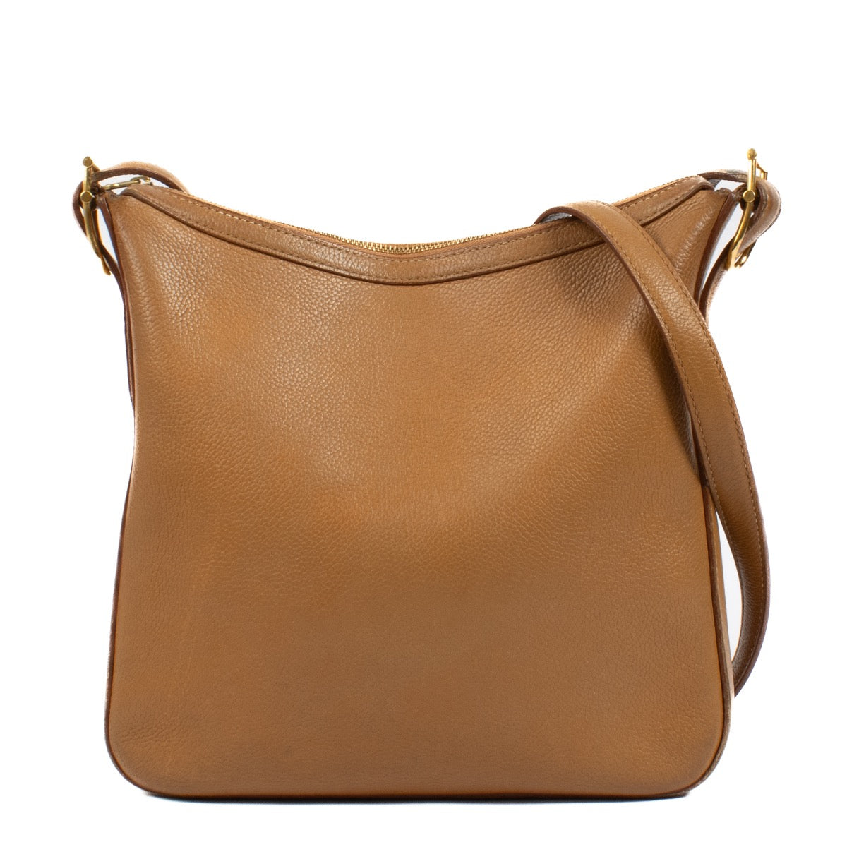 Shop safe online at Labellov in Antwerpen, Brussels and Knokke this 100% authentic second hand Delvaux Camel Leather Crossbody. Veilig online tweedehands authentieke Delvaux Camel Leather Crossbody handtas kopen bij Labellov.