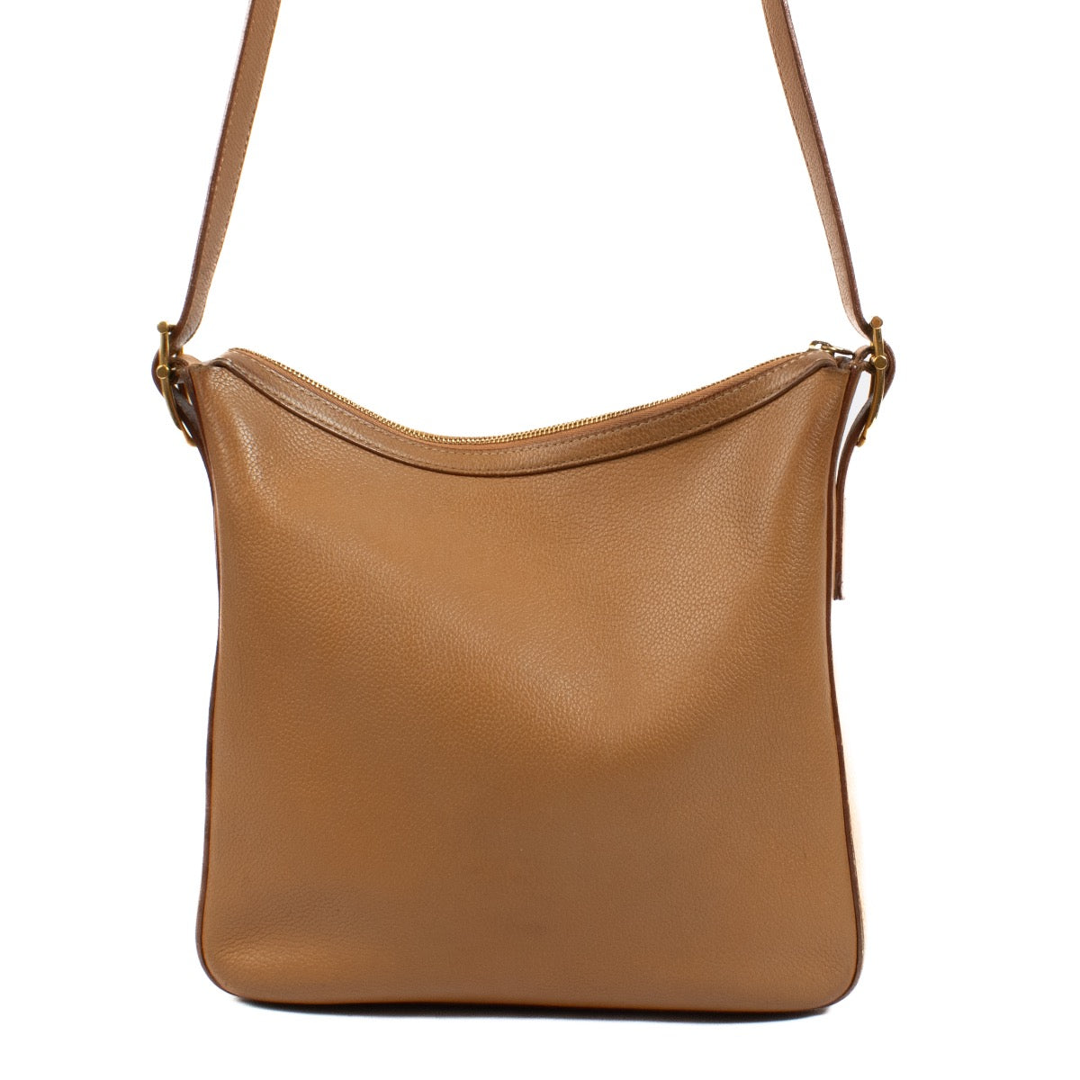 Shop safe online at Labellov in Antwerpen, Brussels and Knokke this 100% authentic second hand Delvaux Camel Leather Crossbody. Veilig online tweedehands authentieke Delvaux Camel Leather Crossbody handtas kopen bij Labellov.