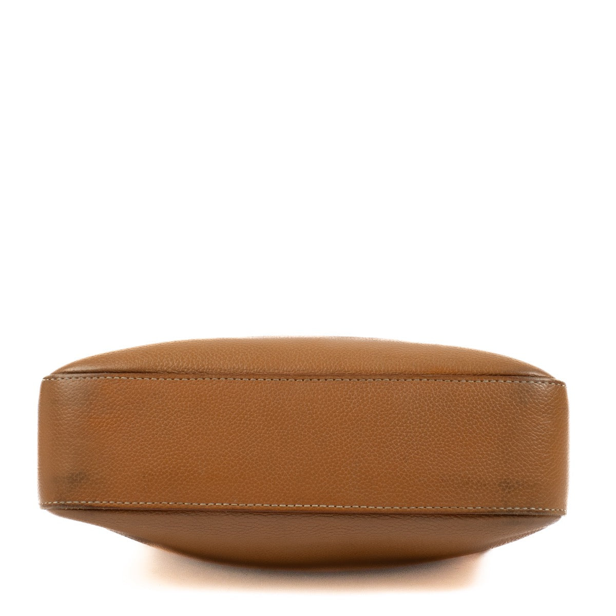Shop safe online at Labellov in Antwerpen, Brussels and Knokke this 100% authentic second hand Delvaux Camel Leather Crossbody. Veilig online tweedehands authentieke Delvaux Camel Leather Crossbody handtas kopen bij Labellov.