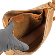Shop safe online at Labellov in Antwerpen, Brussels and Knokke this 100% authentic second hand Delvaux Camel Leather Crossbody. Veilig online tweedehands authentieke Delvaux Camel Leather Crossbody handtas kopen bij Labellov.
