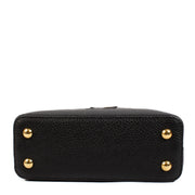 Shop safe online at Labellov in Antwerp, Brussels and Knokke this 100% authentic second hand Louis Vuitton Black Taurillon Mini Capucines. Veilig online tweedehands authentieke Louis Vuitton Black Taurillon Mini Capucines handtas kopen bij Labellov.
