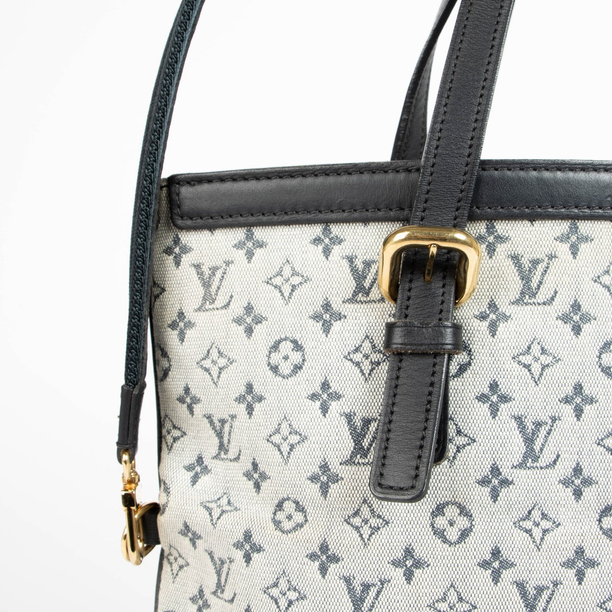 Shop this 100% authentic Louis Vuitton Monogram Francoise Bag at labellov.com