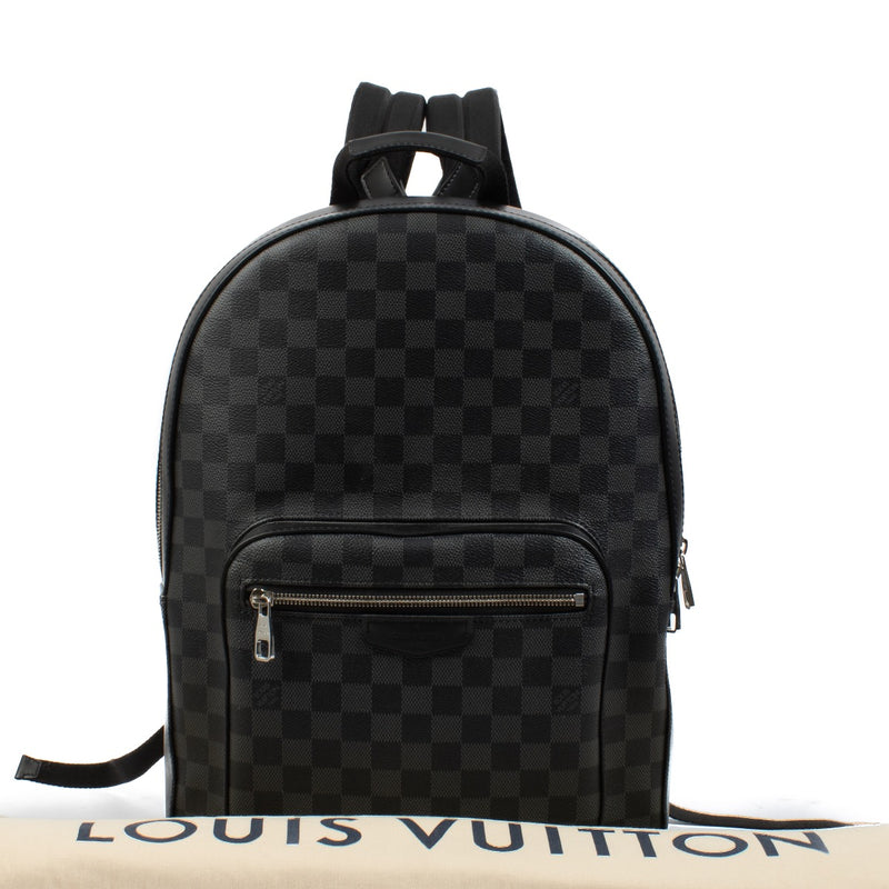 Shop safe online at Labellov in Antwerp, Brussels and Knokke this 100% authentic second hand Louis Vuitton Damier Graphite Josh Backpack. Veilig online tweedehands Louis Vuitton Damier Graphite Josh rugzak kopen bij Labellov.