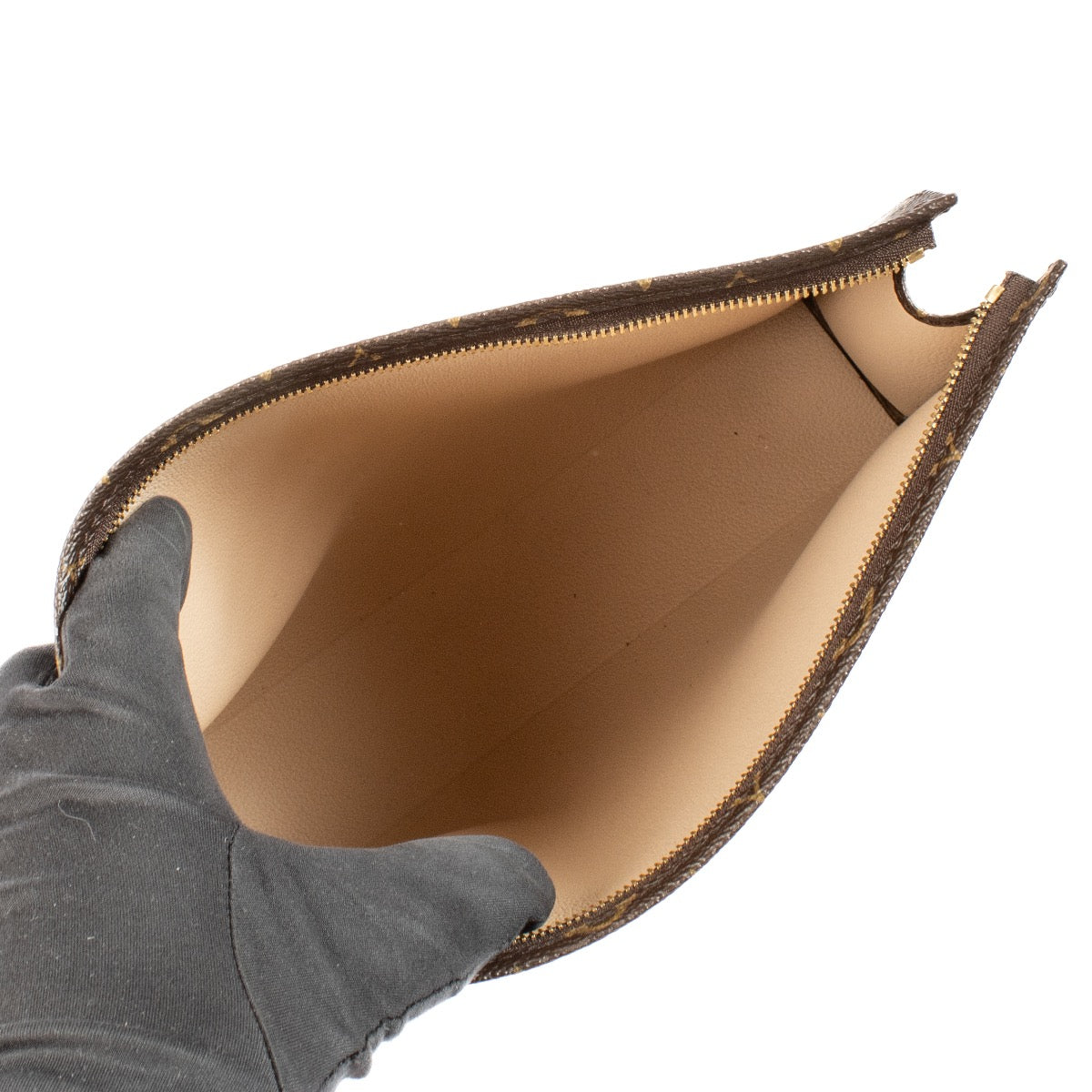 Shop safe online at Labellov in Antwerp, Brussels and Knokke this 100% authentic second hand Louis Vuitton Monogram Game On Toiletry 26 Pouch. Veilig online tweedehands authentieke Louis Vuitton Monogram Game On Toiletry 26 Pouch handtas kopen bij Labello