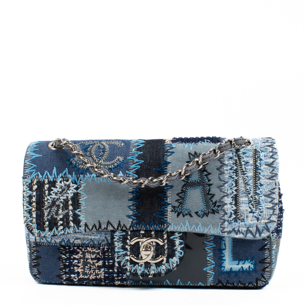Chanel Denim Patchwork Medium Classic Flap Bag aan de beste prijs bij Labellov tweedehands luxe in Antwerpen en Knokke.