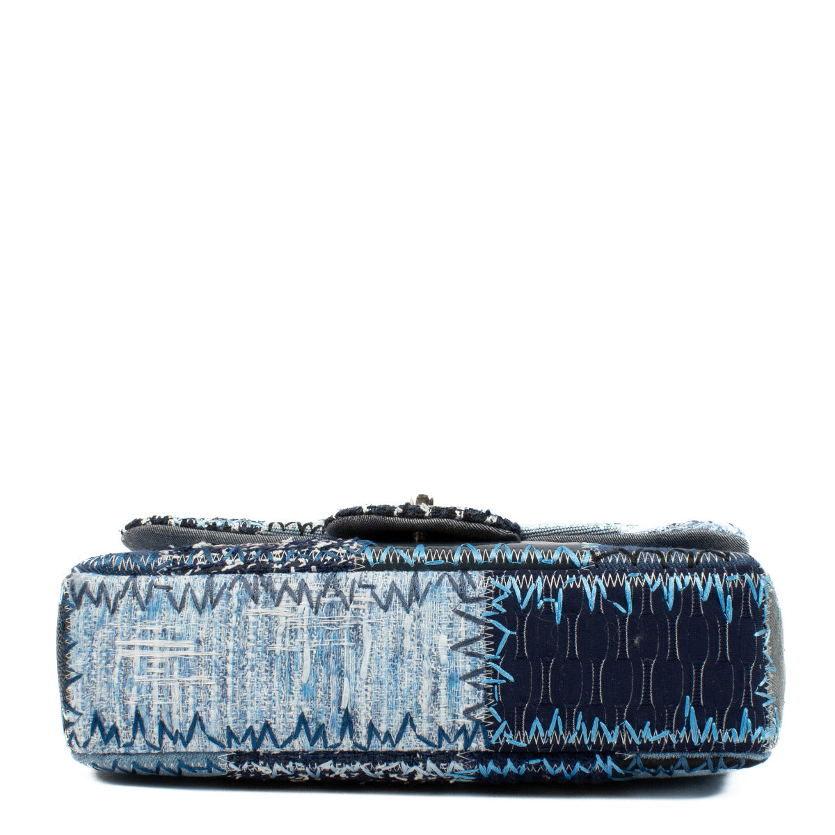 Bent u op zoek naar Chanel Denim Patchwork Medium Classic Flap Bag? Labellov heeft het! Koop snel en zonder zorgen aan de beste prijs.