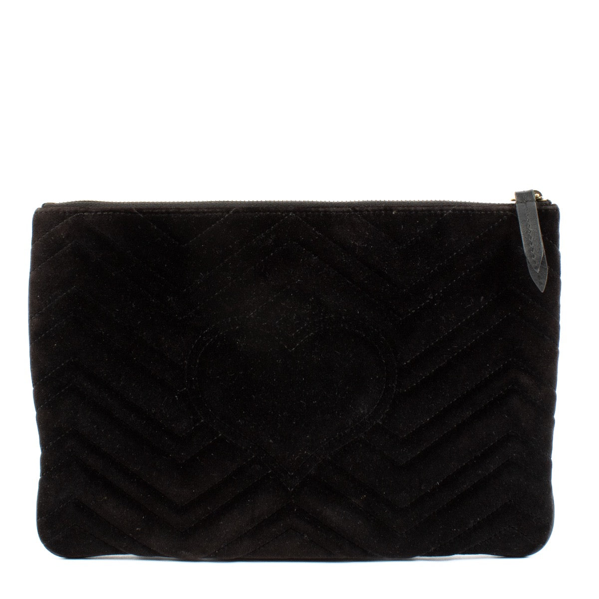 Shop safe online at Labellov in Antwerp, Brussels and Knokke this 100% authentic second hand Gucci Black Suede GG Marmont Clutch. Veilig online tweedehands authentieke Gucci Black Suede GG Marmont Clutch kopen bij Labellov.