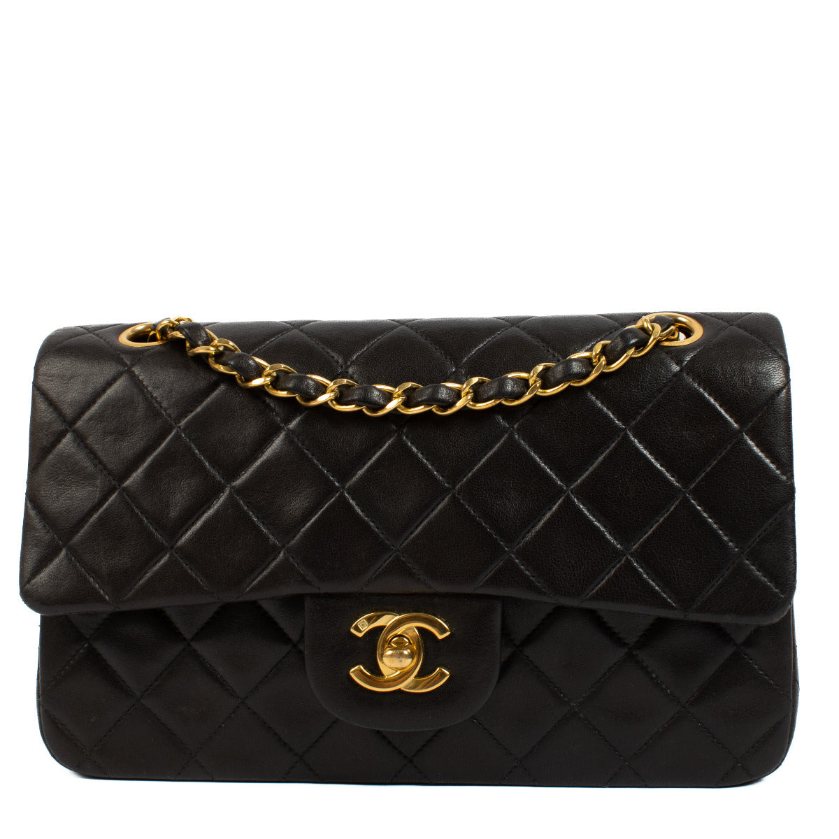 Chanel Black Vintage Lambskin Small Classic Handbag aan de beste prijs bij Labellov tweedehands luxe in Antwerpen en Knokke. Wij kopen en verkopen steeds aan de beste prijs.