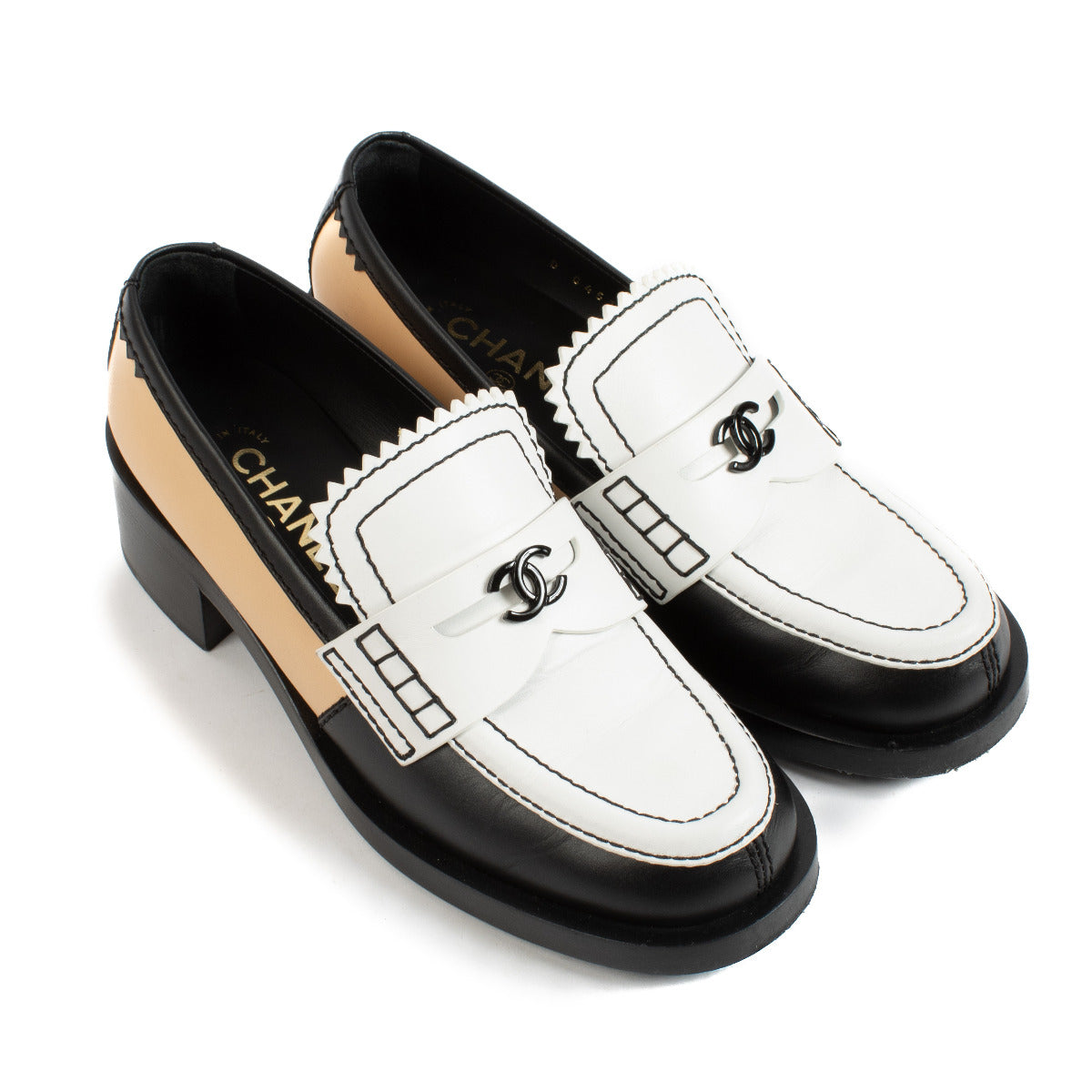 Chanel Tricolor Leather Loafers - size 38 aan de beste prijs bij Labellov tweedehands luxe in Antwerpen en Knokke.