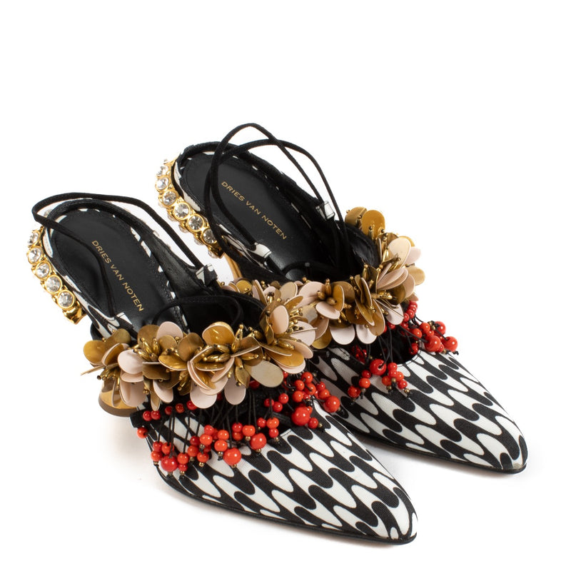 Shop safe online at Labellov in Antwerp, Brussels and Knokke these 100% authentic second hand Dries Van Noten Printed Ankle-Tie Spring 2024 Heels - size 38. Veilig online tweedehands authentieke Dries Van Noten Printed Ankle-Tie Spring 2024 hakken schoene