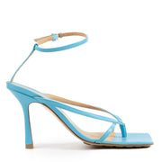 Shop safe online at Labellov in Antwerp, Brussels and Knokke these 100% authentic second hand Bottega Veneta Blue Sandal Heels - size 37. Veilig online tweedehands authentieke Bottega Veneta Blue Sandal Hakken kopen bij Labellov.