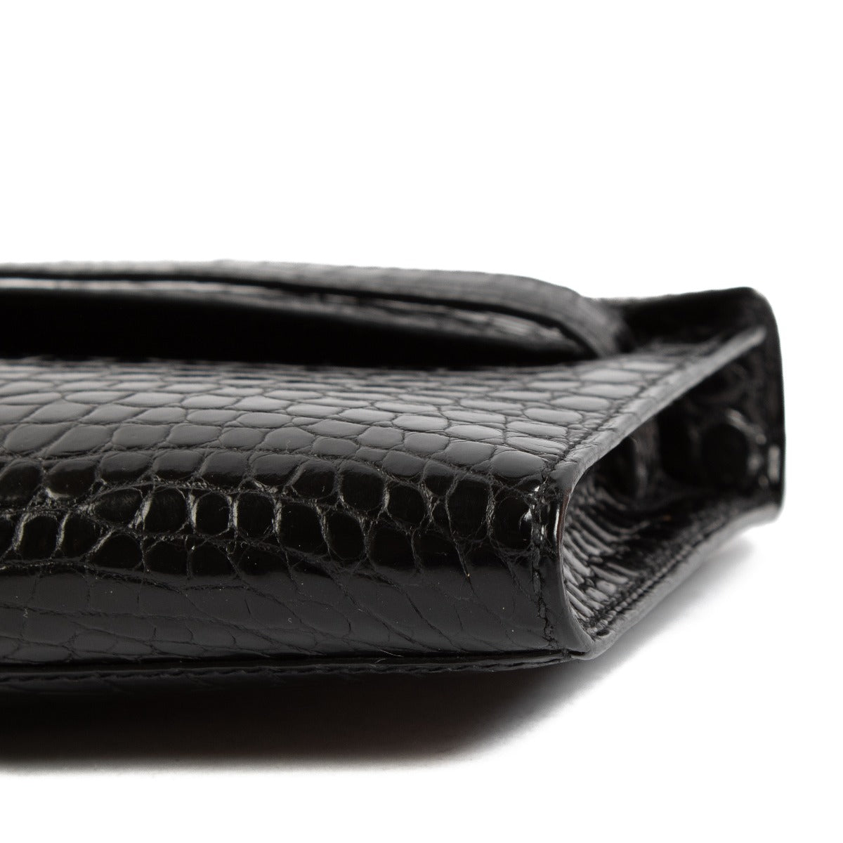 Authentic second hand Hermès Kelly Cut Pochette Black Shiny Crocodile Porosus PHW on www.labellov.com