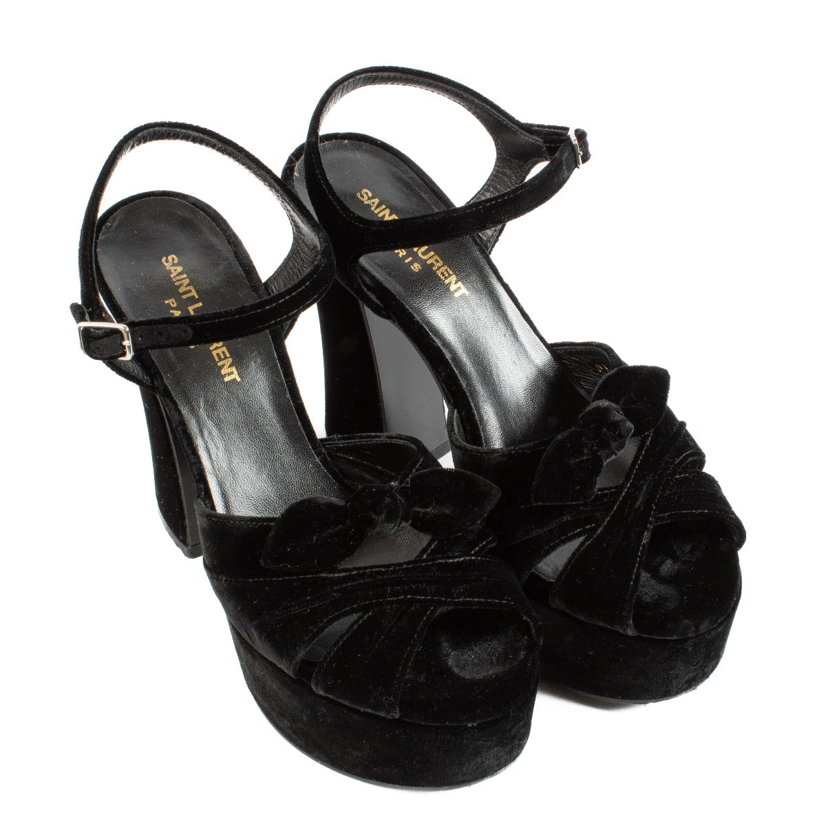 Saint Laurent Farrah Knot Black Velvet Platform Sandals aan de beste prijs bij Labellov tweedehands luxe in Antwerpen en Knokke. Wij kopen en verkopen steeds aan de beste prijs bij Labellov.