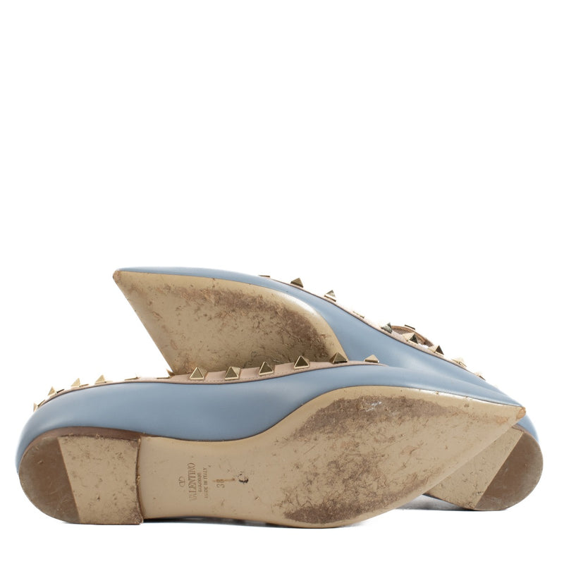Shop safe online at Labellov in Antwerp, Brussels and Knokke these 100% authentic second hand Valentino Garavani Blue Studded Ballerina's - size 38. Veilig online tweedehands Valentino Garavani Blue Studded Ballerina's - size 38 kopen bij Labellov.