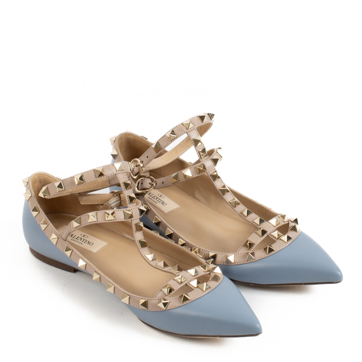 Shop safe online at Labellov in Antwerp, Brussels and Knokke these 100% authentic second hand Valentino Garavani Blue Studded Ballerina's - size 38. Veilig online tweedehands Valentino Garavani Blue Studded Ballerina's - size 38 kopen bij Labellov.