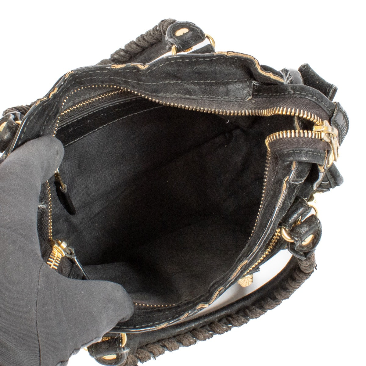 Shop safe online at labellov in Antwerp, Brussels and Knokke this 100% authentic second hand Balenciaga Black Suede Mini City Bag. Veilig online tweedehands authentiek Balenciaga Black Suede Mini City Bag handtas kopen bij Labellov.
