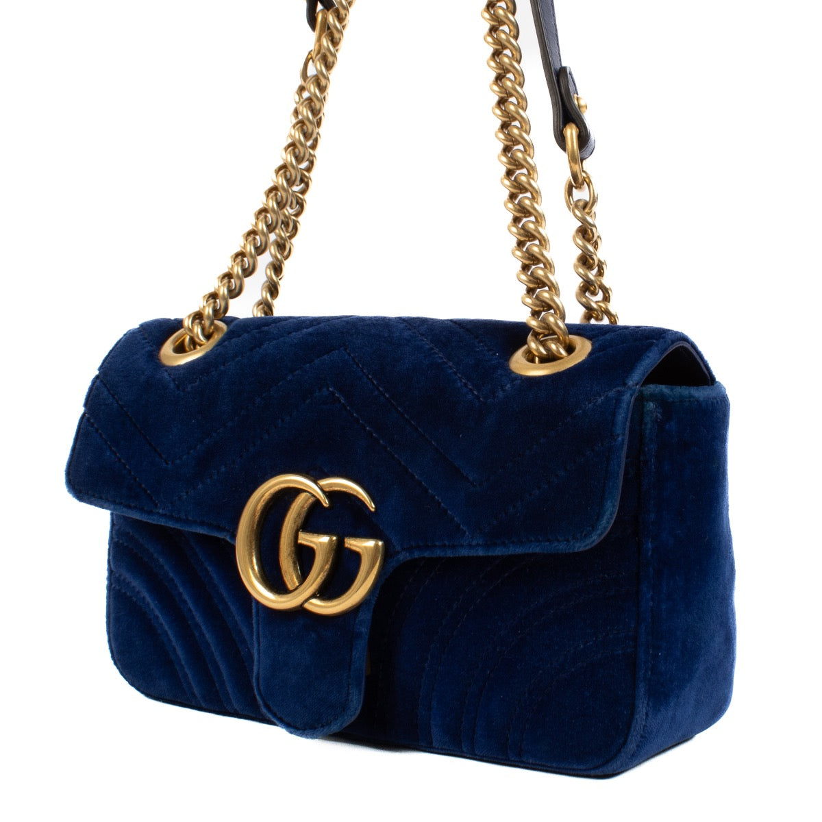 Shop safe online at Labellov in Antwerp, Brussel and Knokke this 100% authentic second hand Gucci Blue Velvet GG Marmont Mini. Veilig online tweedehands authentieke Gucci Blue Velvet GG Marmont Mini handtas kopen bij Labellov.
