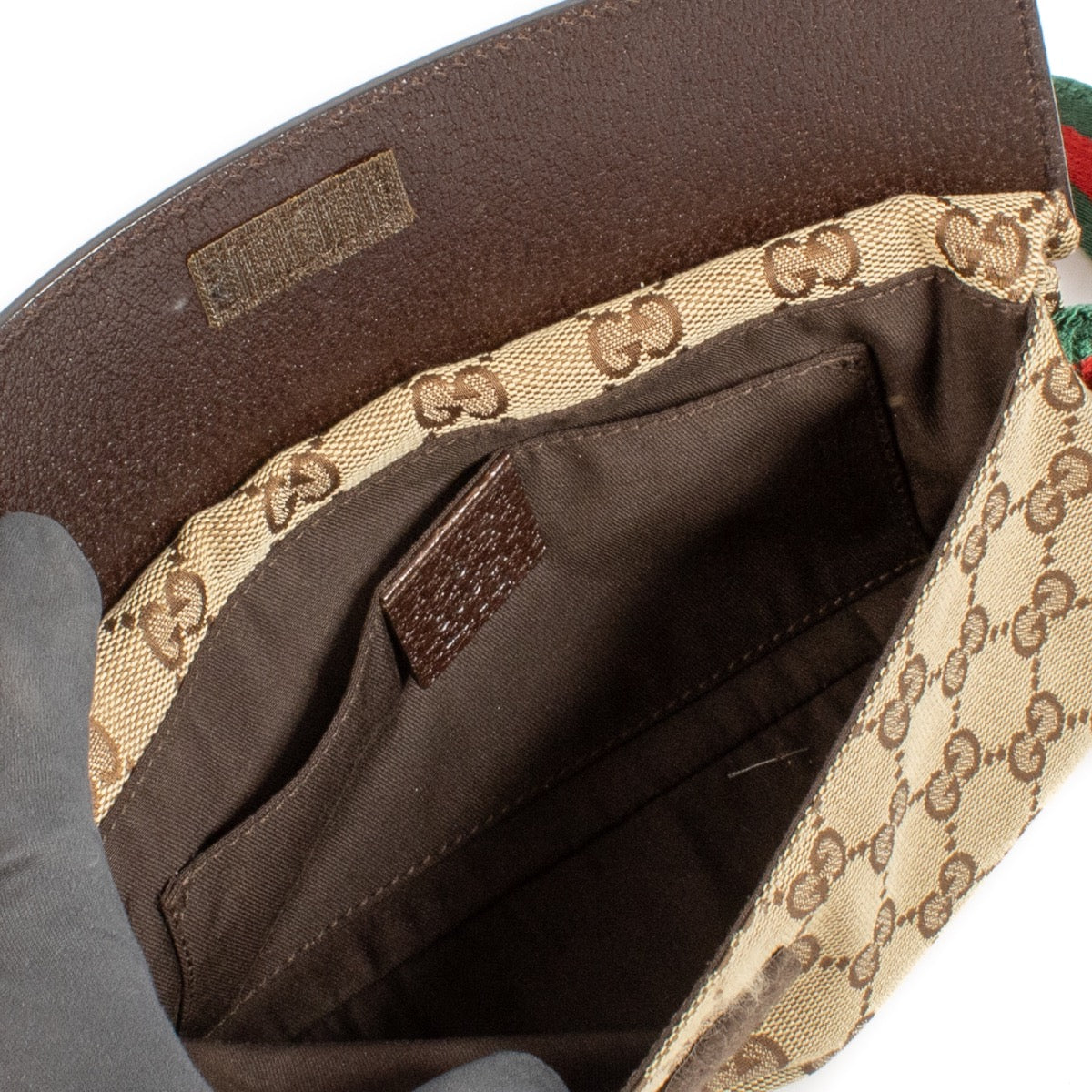Shop safe online at Labellov in Antwerp, Brussels and Knokke this 100% authentic second hand Gucci GG Canvas Belt Bag. Veilig online tweedehands authentieke Gucci GG Canvas Belt Bag handtas kopen bij Labellov.