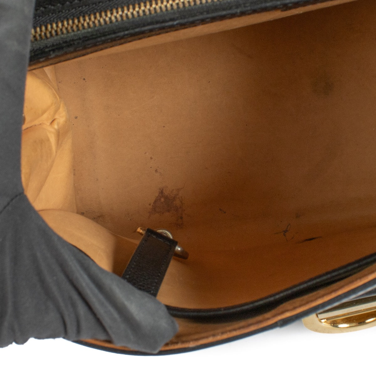 Shop safe online at Labellov in Antwerp, Brussels and Knokke this 100% authentic second hand Delvaux Black Leather GM Brillant. Veilig online tweedehands authentieke Delvaux Black Leather GM Brillant handtas kopen bij Labellov.