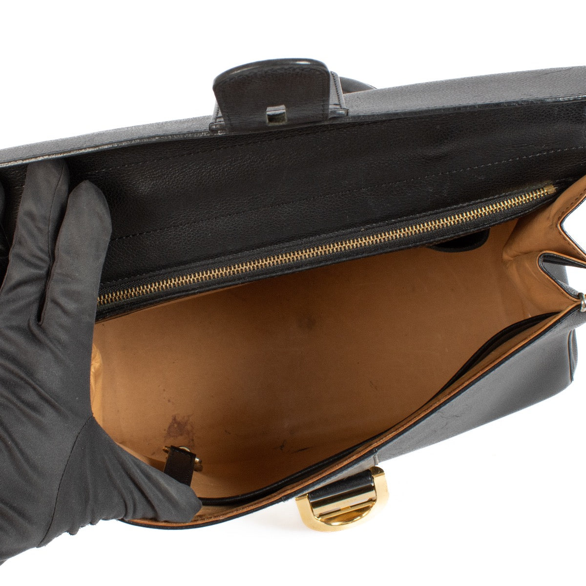 Shop safe online at Labellov in Antwerp, Brussels and Knokke this 100% authentic second hand Delvaux Black Leather GM Brillant. Veilig online tweedehands authentieke Delvaux Black Leather GM Brillant handtas kopen bij Labellov.