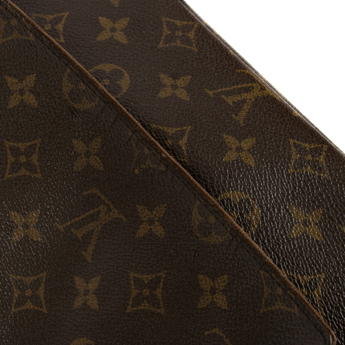 Shop safe online at Labellov in Antwerp, Brussels and Knokke this 100% authentic second hand Louis Vuitton Monogram Canvas Looping PM. Veilig online tweedehands authentieke Louis Vuitton Monogram Canvas Looping PM kopen bij Labellov.