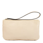 Shop safe online at Labellov in Antwerp, Brussels and Knokke this 100% authentic second hand Valentino Garavani White Pouch. Veilig online tweedehands authentieke Valentino Garavani White Pouch kopen bij Labellov.