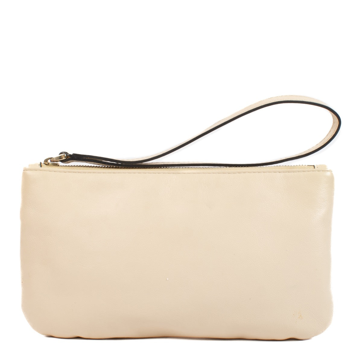 Shop safe online at Labellov in Antwerp, Brussels and Knokke this 100% authentic second hand Valentino Garavani White Pouch. Veilig online tweedehands authentieke Valentino Garavani White Pouch kopen bij Labellov.