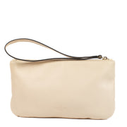 Shop safe online at Labellov in Antwerp, Brussels and Knokke this 100% authentic second hand Valentino Garavani White Pouch. Veilig online tweedehands authentieke Valentino Garavani White Pouch kopen bij Labellov.