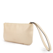 Shop safe online at Labellov in Antwerp, Brussels and Knokke this 100% authentic second hand Valentino Garavani White Pouch. Veilig online tweedehands authentieke Valentino Garavani White Pouch kopen bij Labellov.