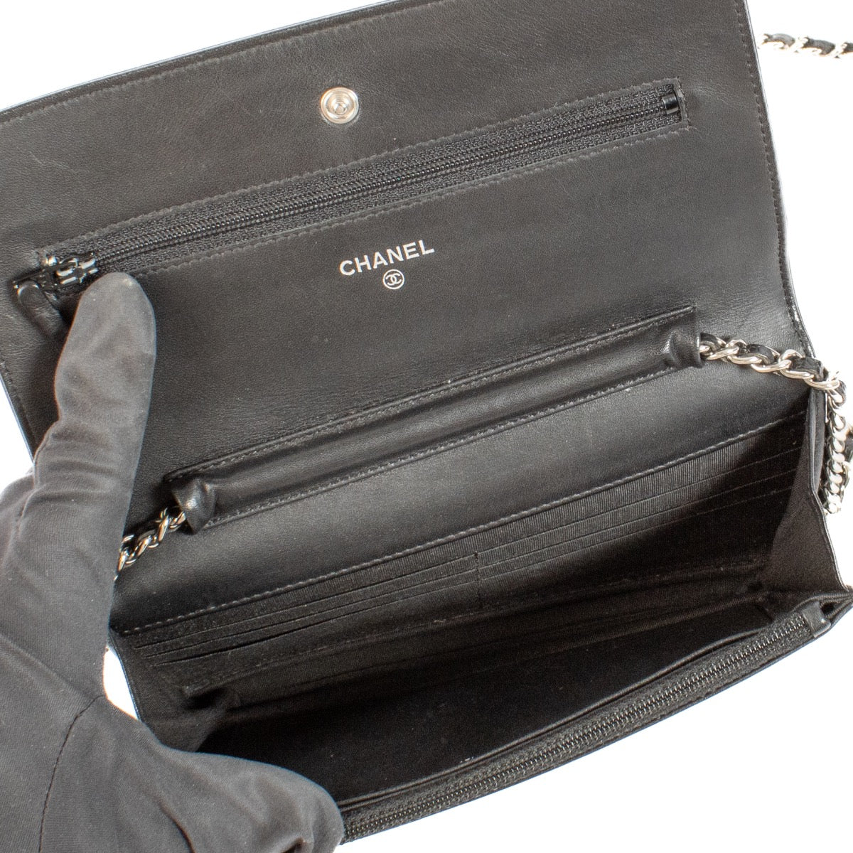 shop 100% authentic second hand Chanel Black Timeless CC Wallet On Chain on Labellov.com