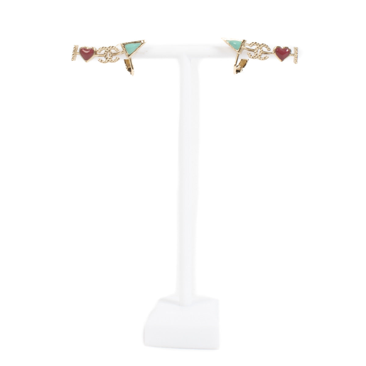 Chanel 17A Gold I Heart CC Earrings aan de beste prijs bij Labellov tweedehands luxe.