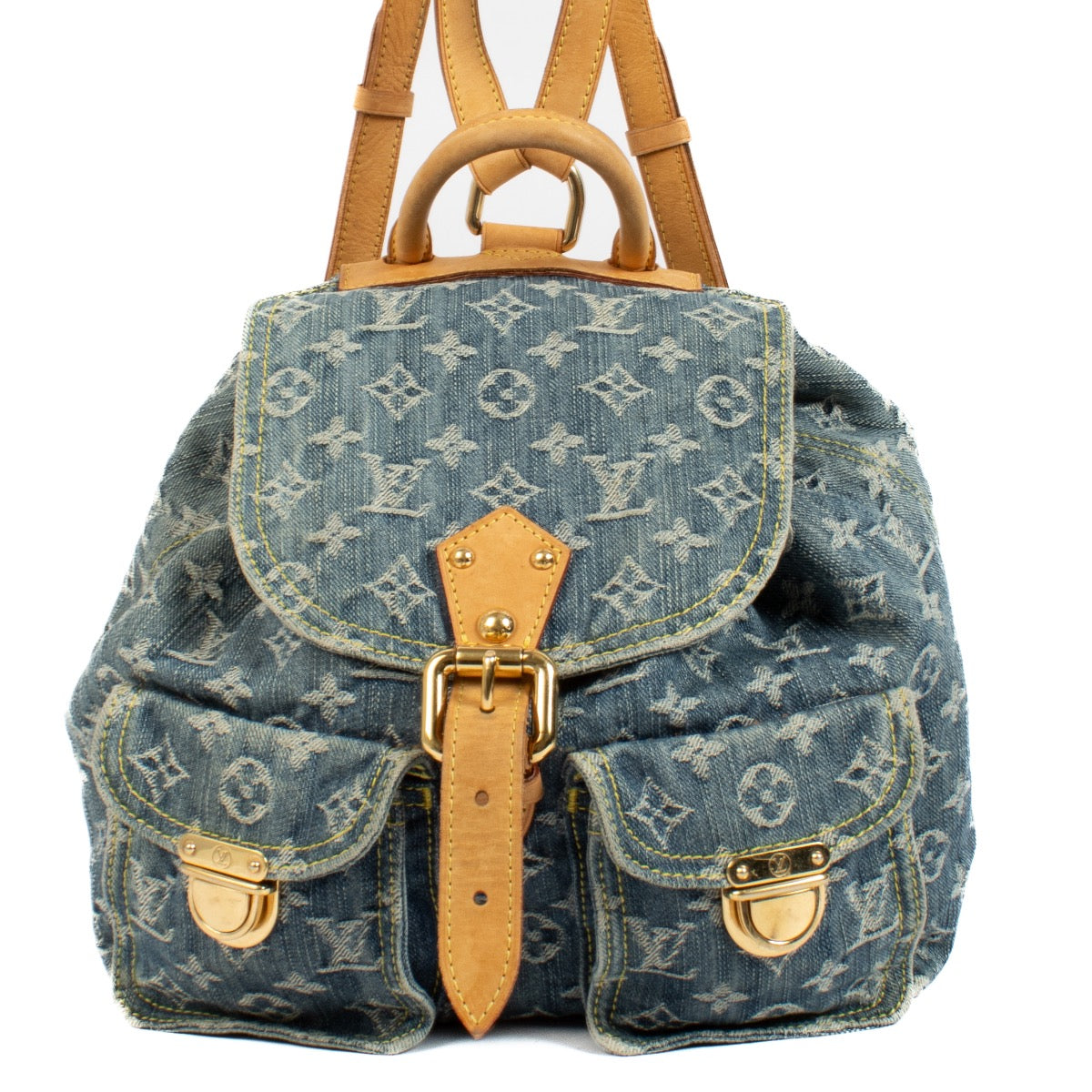 Louis Vuitton Denim Sac a Dos PM Backpack for the best price at Labellov secondhand luxury in Antwerp and Knokke. We buy and sell your preloved and brand new designer bags for the best price.