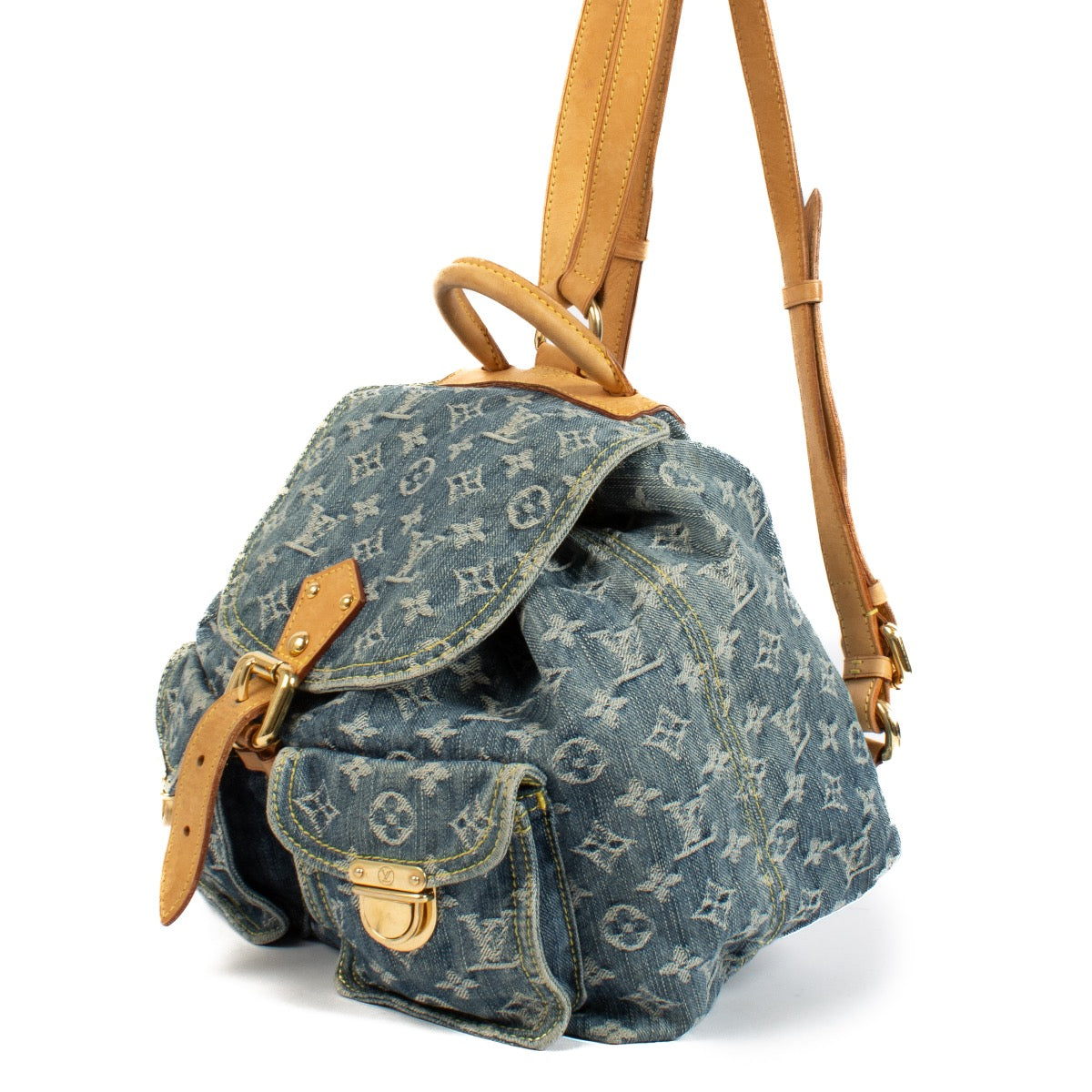Louis Vuitton Denim Sac a Dos PM Backpack for the best price at Labellov secondhand luxury in Antwerp and Knokke. We buy and sell your preloved and brand new designer bags for the best price.
