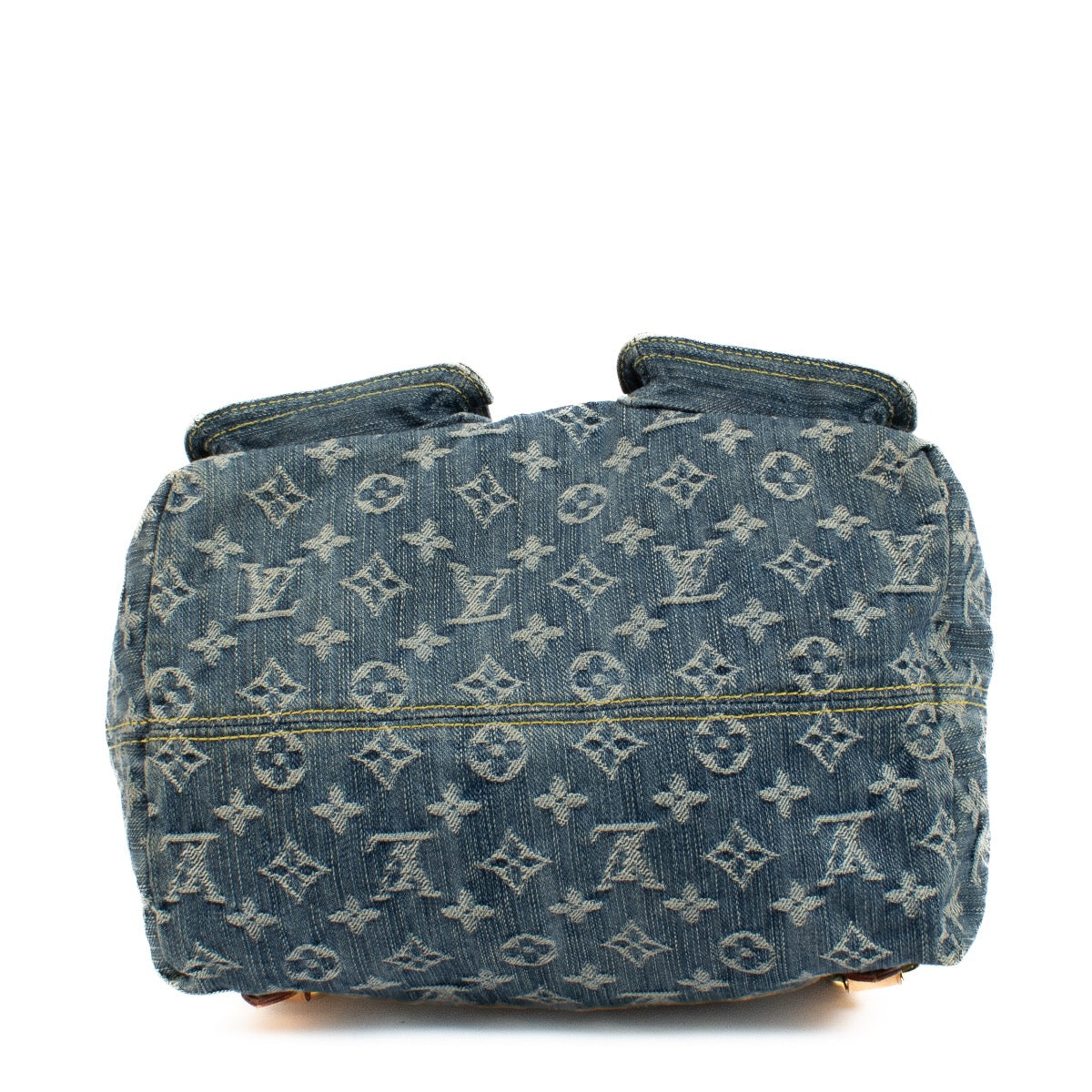 Louis Vuitton Denim Sac a Dos PM Backpack for the best price at Labellov secondhand luxury in Antwerp and Knokke. We buy and sell your preloved and brand new designer bags for the best price.