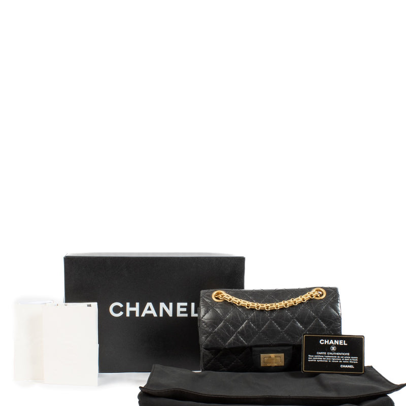 Shop safe online at Labellov in Antwerp, Brussels and Knokke this 100% authentic second hand Chanel Black Mini 2.55 Reissue Crossbody Bag. Veilig online tweedehands authentieke Chanel Black Mini 2.55 Reissue Crossbody Bag kopen bij Labellov.