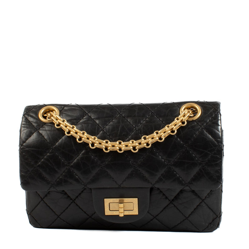 Shop safe online at Labellov in Antwerp, Brussels and Knokke this 100% authentic second hand Chanel Black Mini 2.55 Reissue Crossbody Bag. Veilig online tweedehands authentieke Chanel Black Mini 2.55 Reissue Crossbody Bag kopen bij Labellov.
